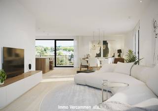 <p><span>Deze drie ruime appartementen van </span><span>Project Pirouet</span><span> combineren hedendaags wooncomfort met duurzame kwaliteit in een groene omgeving. Ideaal voor wie zorgeloos wil wonen of investeren, zonder compromissen.</span></p><p><span>De appartementen zijn doordacht ingedeeld met lichte leefruimtes, grote raampartijen en hoogwaardige afwerking. Comfort, functionaliteit en esthetiek staan centraal.</span></p><p><span>De appartementen zijn volledig </span><span>future-proof</span><span> uitgerust met warmtepompen, vloerverwarming, regenwaterrecuperatie en doorgedreven isolatie. Het lage E-peil garandeert niet alleen een aangenaam binnenklimaat, maar ook lage energiekosten en een minimale ecologische impact. </span></p><p><span>Kopers kunnen rekenen op een </span><span>persoonlijke begeleiding op maat</span><span>: van materiaalkeuzes tot afwerking en inrichting, volledig afgestemd op jouw wensen en budget.</span></p><p><span>De appartementen voldoen aan de sloop- en heropbouwwetgeving en kunnen aangekocht worden aan </span><span>6% btw</span><span>, zowel als enige eigen woning als voor private of sociale verhuur (onder voorwaarden). Een interessante opportuniteit voor wie kwaliteit, duurzaamheid en rendement wil combineren.</span></p><p><span> </span></p>
