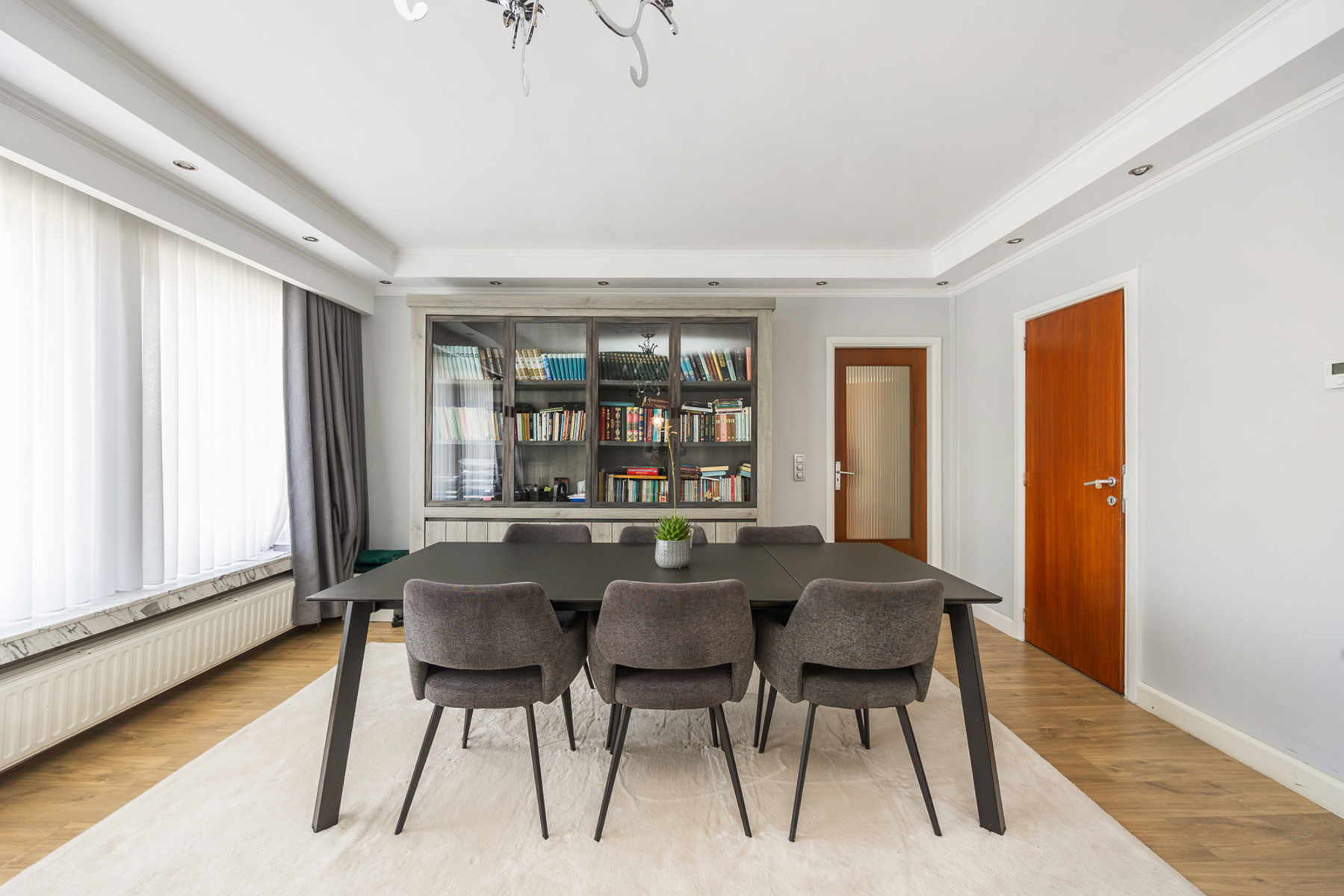 Ruim 3-slaapkamerappartement met terras in Wilrijk - foto 4