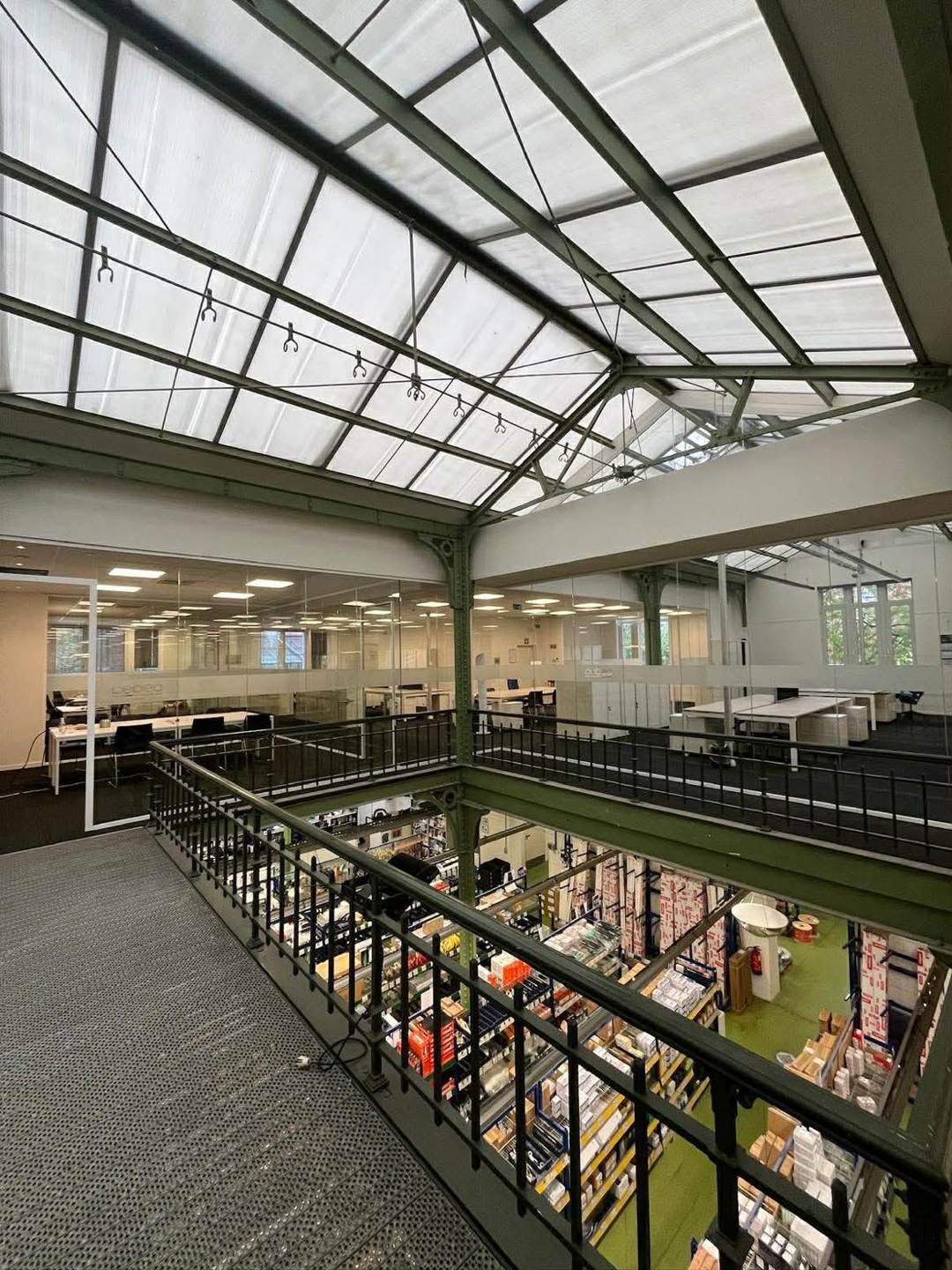 Gemeubelde Kantoren 855 m² + 3 Parkings – Etterbeek - foto 2