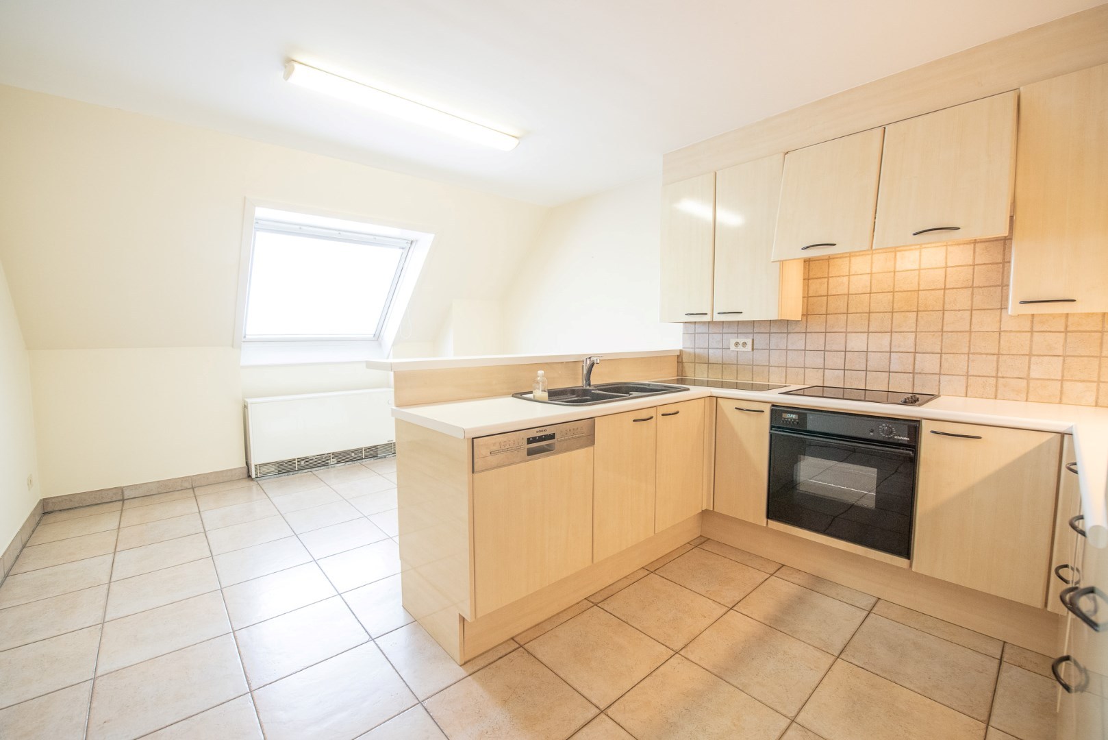 Ruim duplex appartement met terras en garage in centrum Zulte! - foto 5