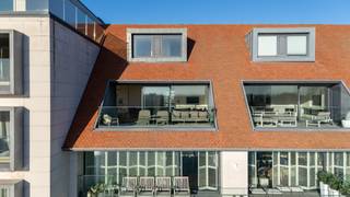 Exceptional apartment located in the renowned residence and hotel “La Réserve – La Rive”, enjoying a frontal view of Lake Zegemeer. The apartment...