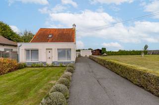 Voor meer info of een bezoek contacteer Simon via +32 498 12 37 08 of simon@vicusvastgoed.beDeze woning vormt de ideale kans voor wie op zoek is naar...