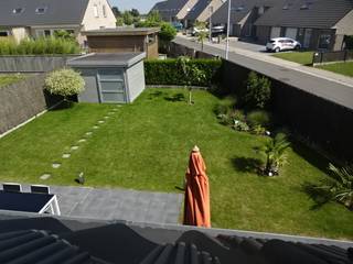 <strong>Moderne villa op 459m² in zeer kalme wijk</strong><br /><br />gelijkvloers:<br />inkomhal, apart toilet met lavabo, ruime en lichtrijke living, open keuken(dovy) met werkblad in graniet, garage met waskamer<br /><br />eerste verdiep:<br />3 kamers, dressing en badkamer<br /><br />geisoleerde zolder<br /><br /><strong>troeven:</strong>
<ul><li>tuin met terras van 30m² en tuinhuis</li><li>automatische rolluiken</li><li>ventilatie voorzien</li><li>zeer lichtrijke woning</li><li>in de tuin: 2 palmbomen, 2 olijfbomen, 1 vijgenboom</li><li>videocamera en parlofoon(verbonden met uw gsm)</li><li>alarm en rookdetectors verbonden aan het alarm</li><li>regenput(10.000l): toilet, wasmachine en tuin</li><li>zeer goed onderhouden staat</li></ul>