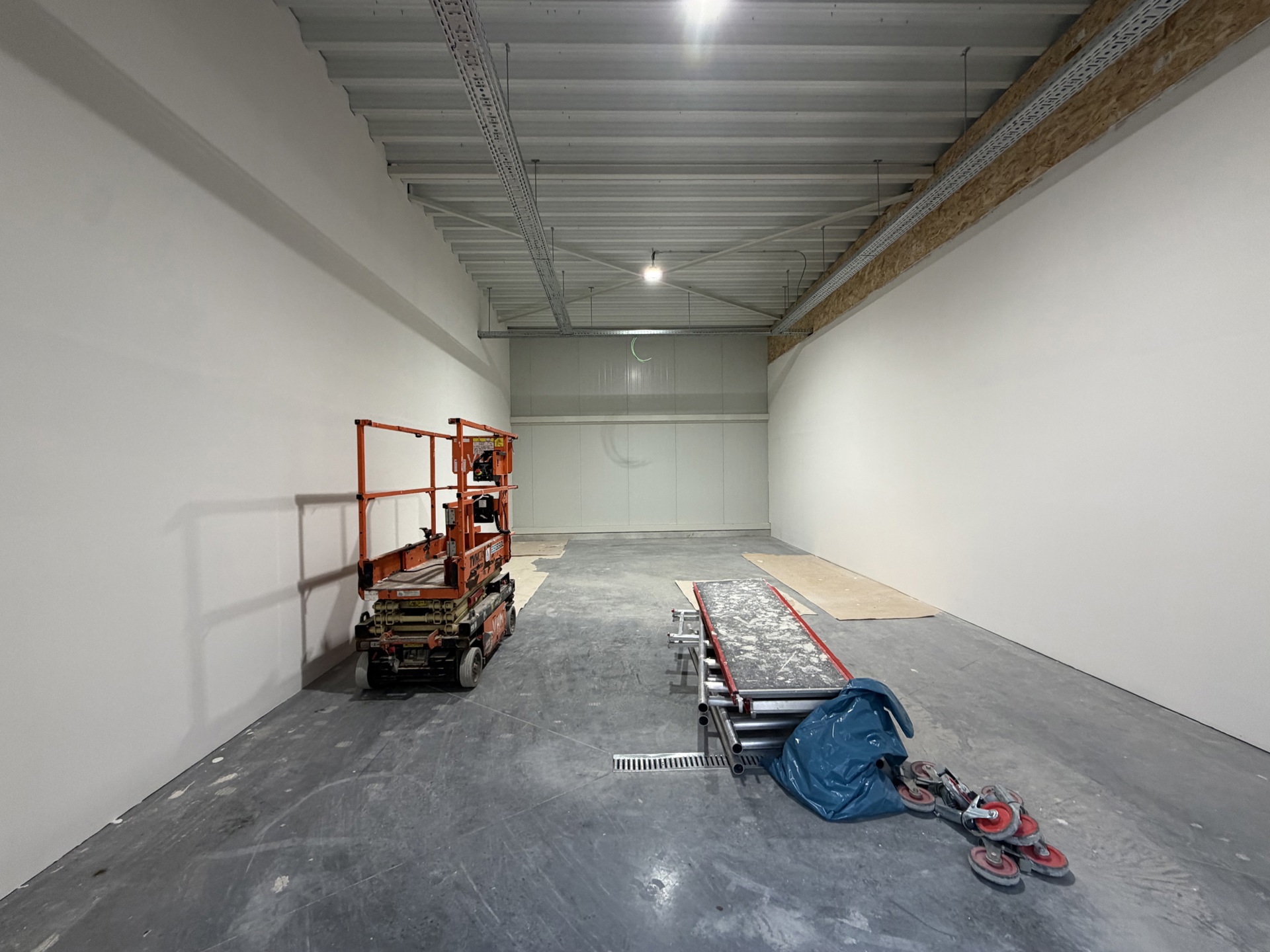 NIJVEL – NIEUW MAGAZIJN VAN 1.000 M² TE HUUR - foto 5