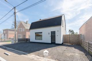 Te koop: gezellige open bebouwing in Pelt, op wandelafstand van het Kolisbos en omgeven door groen. Deze charmante woning uit 1938 werd in 2021...
