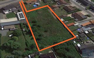 Bent u op zoek naar een plaats voor uw droomwoning op een locatie met grote tuin? Mis deze kans niet!<br /><br />Op dit ZUIDWEST GERICHT perceel bouwgrond kunt uw eigen droomwoning laten ontwerpen.<br /><br />Hoewel u zich in het midden van Kleit/Maldegem bevindt met alle faciliteiten vandien, geniet u er van volledige privacy dankzij de bomenrij knotwilgen.<br /><br />Daarnaast is er een vlotte verbinding met de N49 in Maldegem en de E40 via Aalter.<br /><br />Contacteer Bonne Vastgoed 7 op 7 voor meer info of bezoek via 0468104040 of info@bonnevastgoed.be