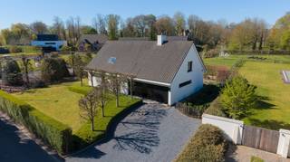 Op zoek naar een stijlvolle en energiezuinige woning met veel ruimte en comfort? Deze volledig gerenoveerde villa in Izegem biedt alles wat u...
