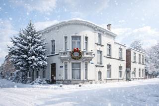 Deze prachtige directeurswoning op een perceel van 510m² in het centrum van Turnhout heeft een eclectische bouwstijl en biedt een unieke mix...