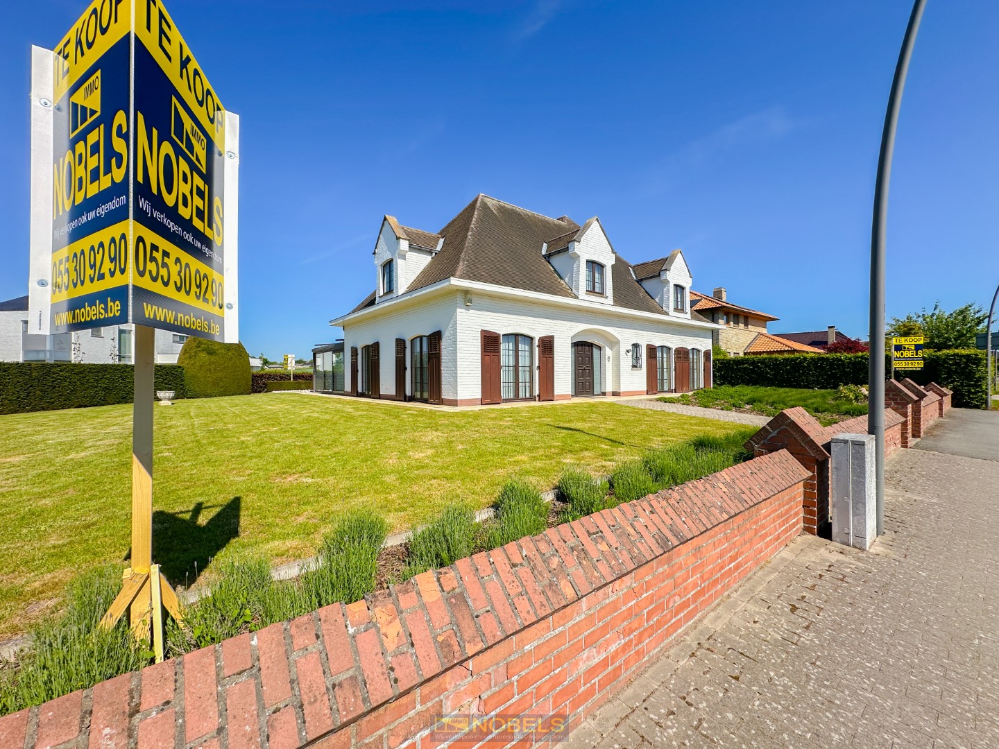 Te koop, villa met commerciële mogelijkheden op zichtbare locatie te Lierde - foto 1