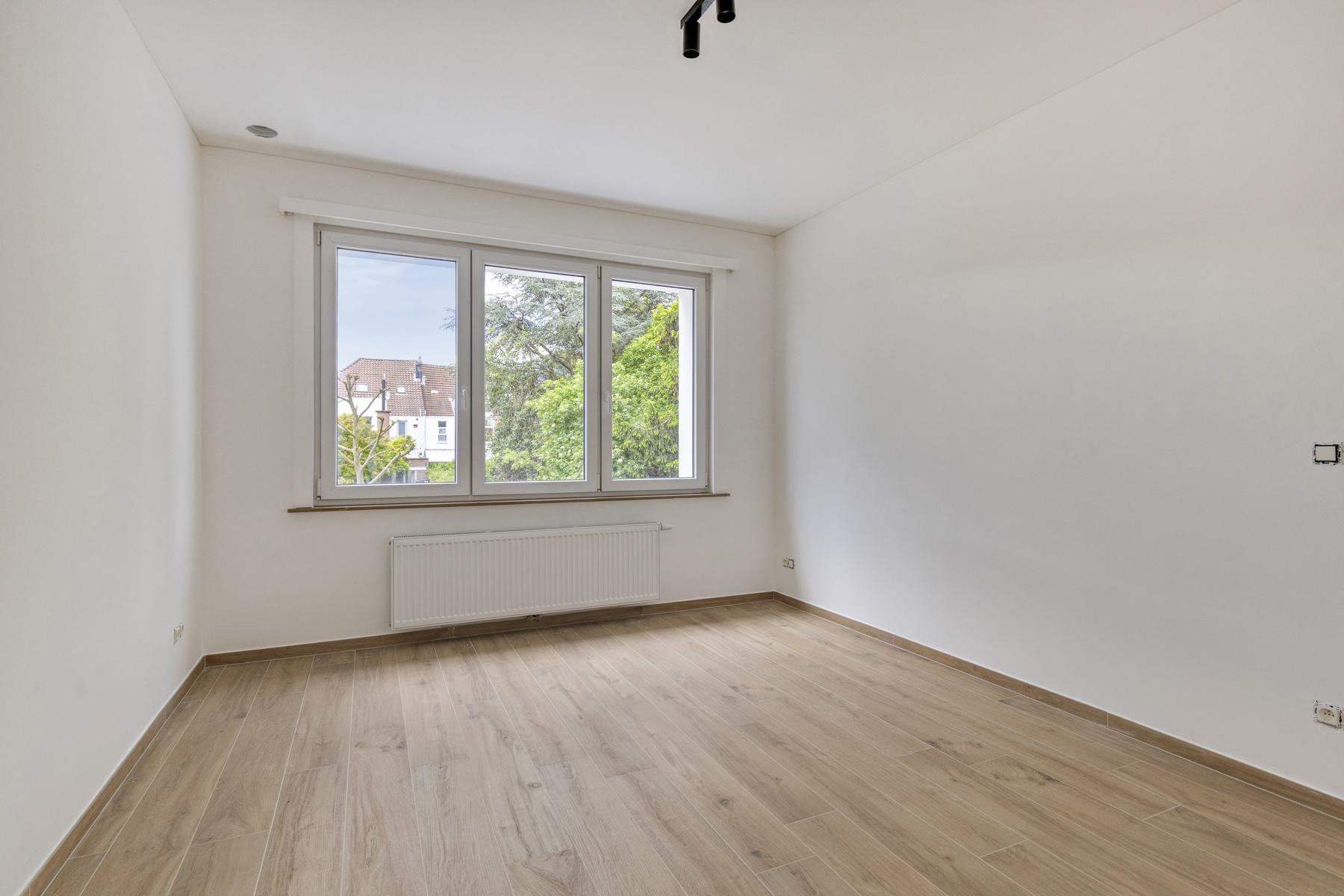 Gerenoveerd 2-slpk appartement in wijk Pulhof Berchem - foto 4