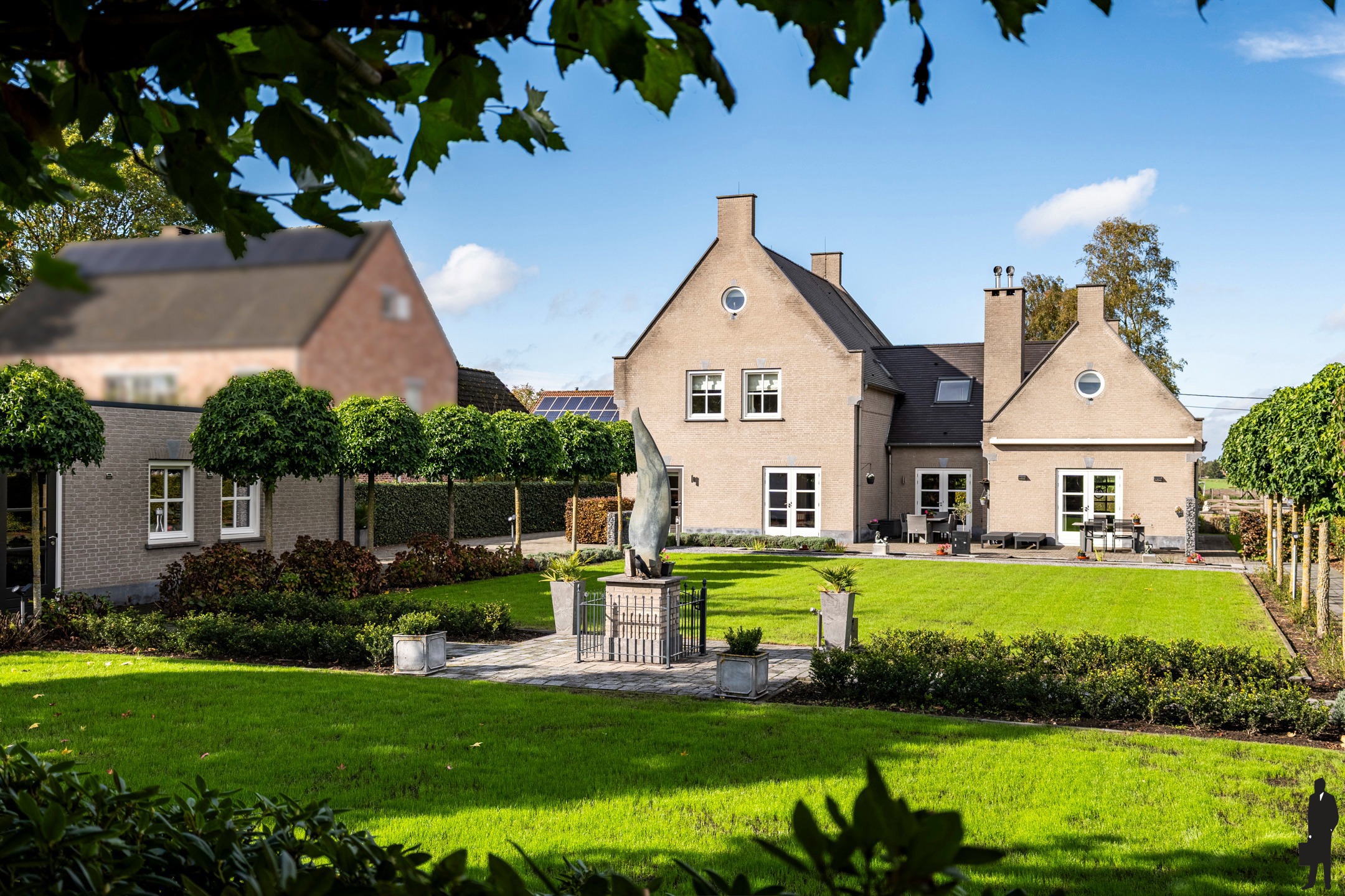 Ruime villa met dubbele garage op 1.429m² grond. - foto 2