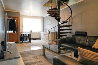 Deze verzorgde woning kopen is gewoon je meubels zetten en klaar… Om de 4e slaapkamer te maken is een gyprocwand als scheiding voldoende. Het dak...