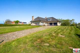 Deze stijlvolle villa is gelegen in één van de meest rustige en kindvriendelijke buurten van Opwijk, een unieke kans voor wie op zoek is naar...