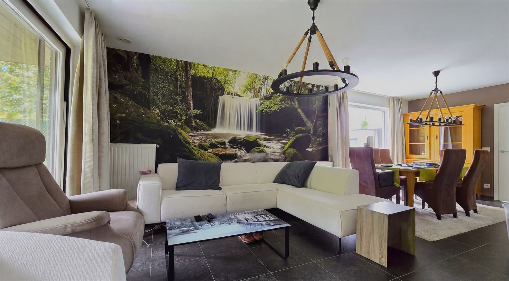 Recente, sterk uitgerust huis met tuin in goede buurt - foto 5