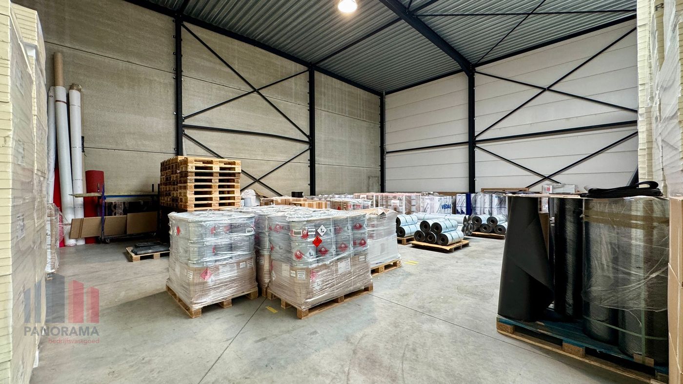 1.644 m² magazijn met laadkades en 279 m² kantoren te huur op toplocatie in Mechelen! - foto 4