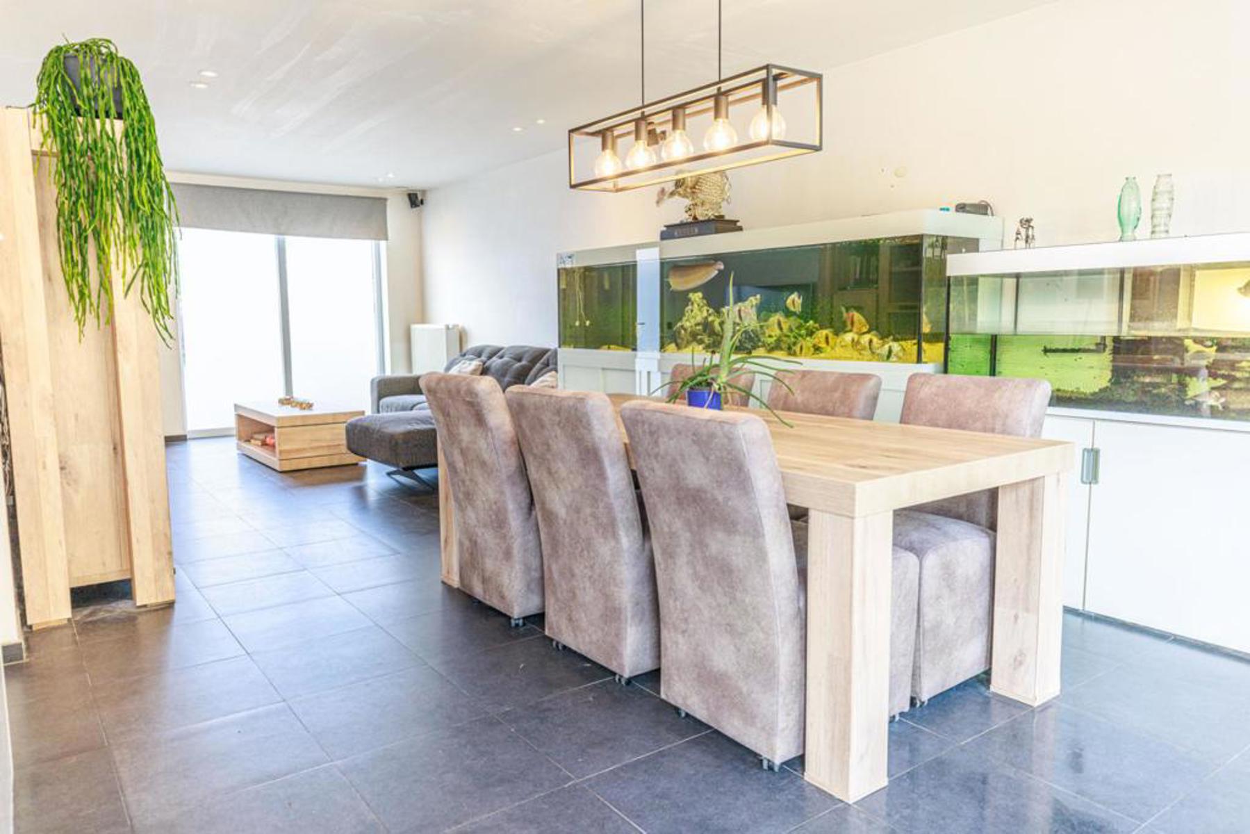 Woning met 3 slaapkamers, garage en een aangelegde tuin - foto 5