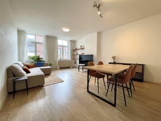 Op zoek naar een uniek appartement om te huren in het centrum van Hasselt? Dit prachtige pand combineert authentieke charme met een toplocatie. Het...