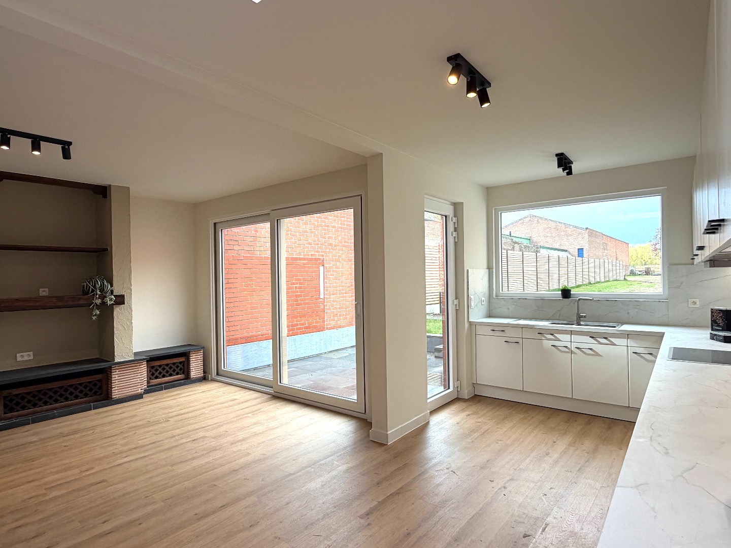 Gerenoveerde gezinswoning met 3 slaapkamers, tuin en garage. - foto 5