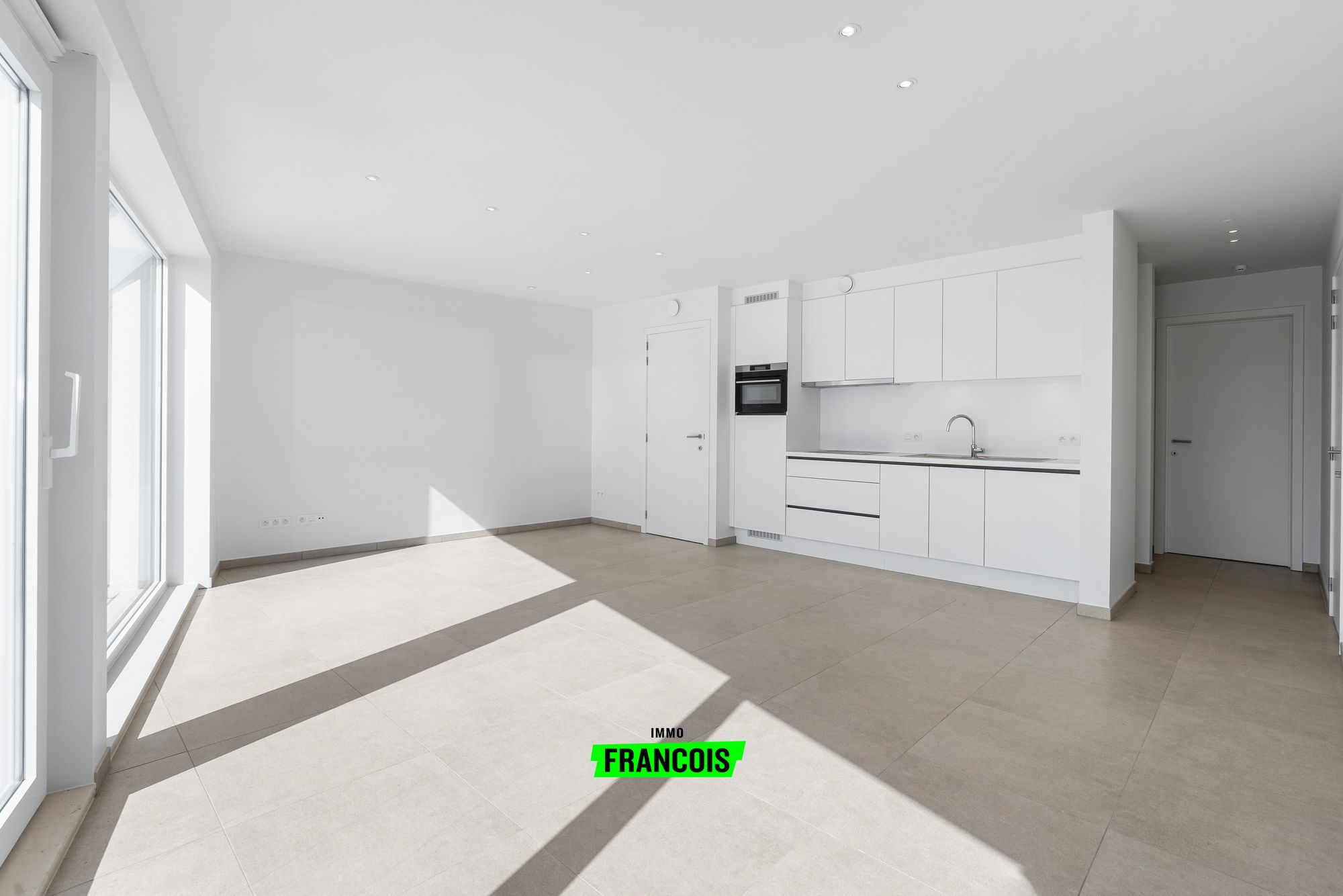 Ruime en lichtrijke duplex met groot terras en polyvalente kamer op toplocatie in Blankenberge - foto 3