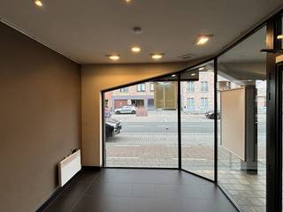 Instapklare handelsruimte te huur in het centrum van Sint-AntoniusDe handelsruimte bestaat uit een ontvangstruimte, apart kantoor en achterliggend...