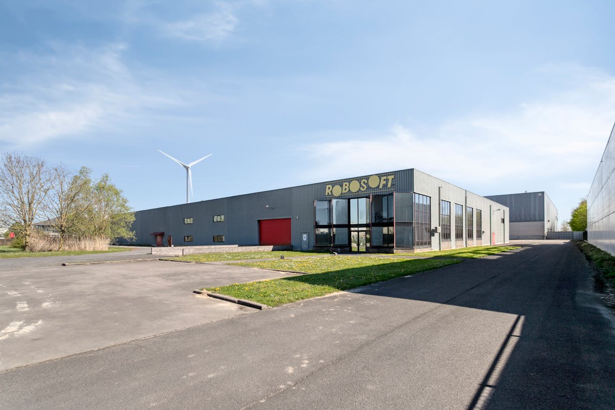 Bâtiment commercial à vendre dans la zone industrielle d'Ypres - photo 2