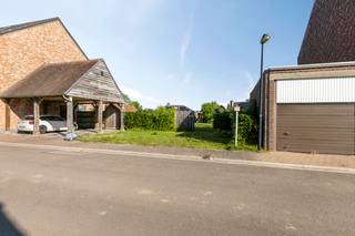 Vous êtes à la recherche d’un bel emplacement pour construire votre propre maison ? Ce terrain à bâtir vous offre une excellente opportunité...