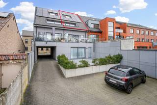 Duplex uit 2016 met 2 slaapkamers en terras Deze recente duplex maakt deel uit van een kleinschalige residentie met slechts 5 eenheden en is...