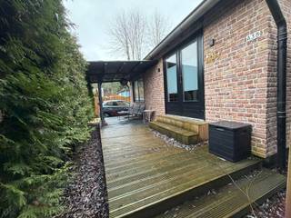 Dit aangename vakantieverblijf beschikt over twee slaapkamers, een badkamer en een gezellige leefruimte met uitgeruste keuken. Daarnaast is er...