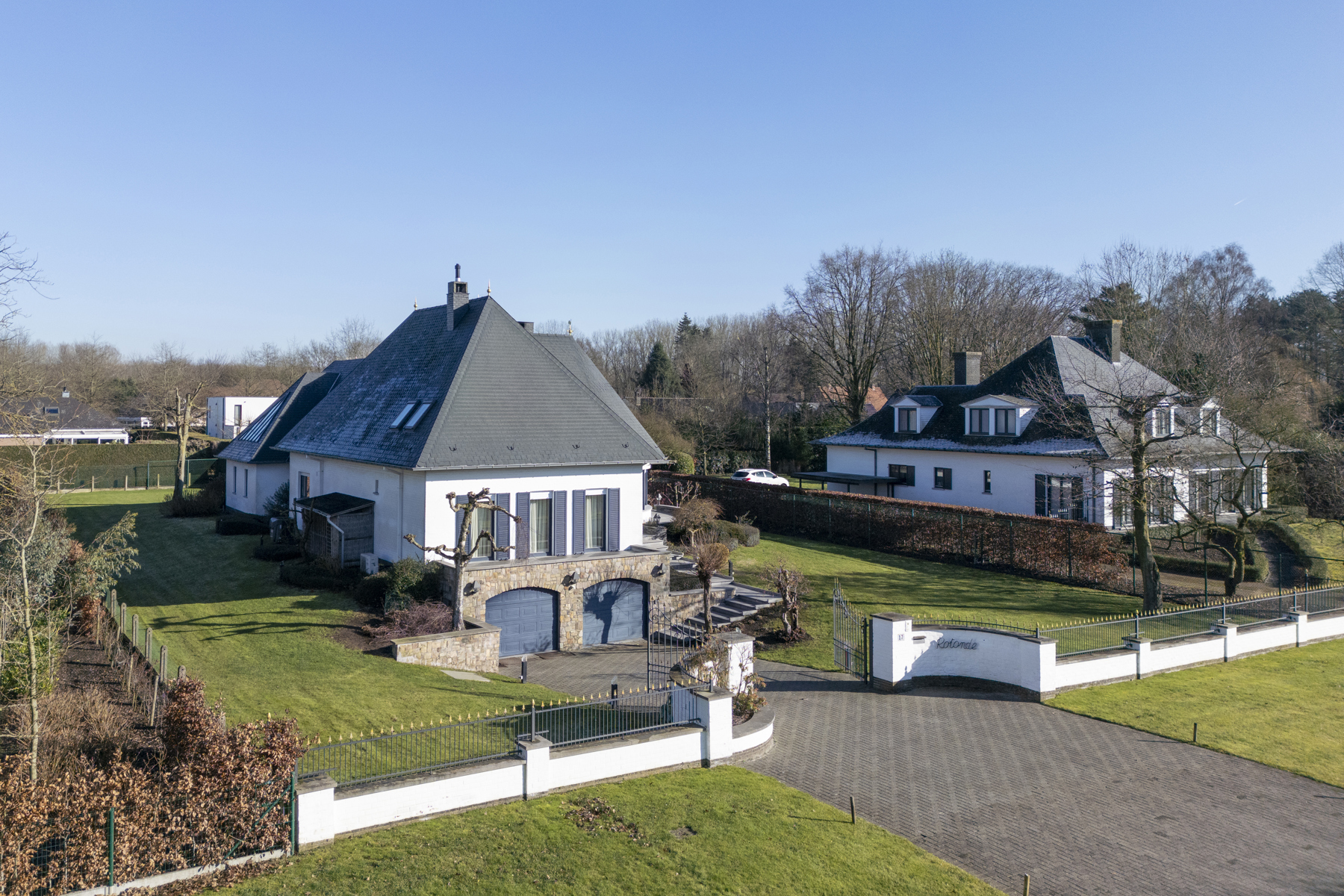 Unieke villa met binnenzwembad op een toplocatie - foto 1