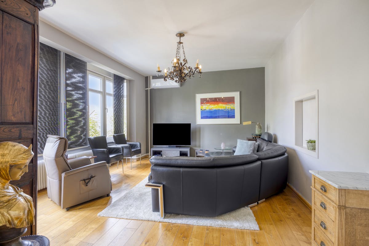 Maison de ville lumineuse et très élégante à vendre à Maaseik avec 2 garages - photo 2