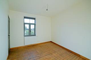 Nabij het gezellige plein “Dries” te Sinaai kan u deze karaktervolle gezinswoning met 3 (mogelijkheid naar 4) slaapkamers terug vinden. Deze woning...