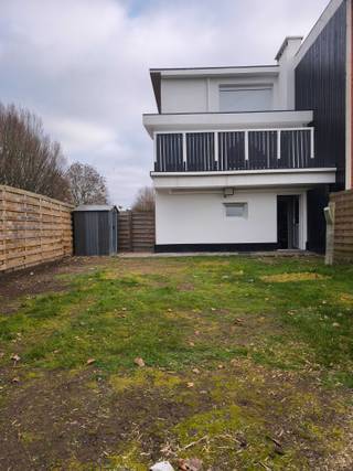 Zeer mooi gerenoveerd huis met lift ...2 de verdieping in 2023 ramen ...badkamer... slaapkamers... binnen deuren vernieuwd. 1 verdieping 2025...