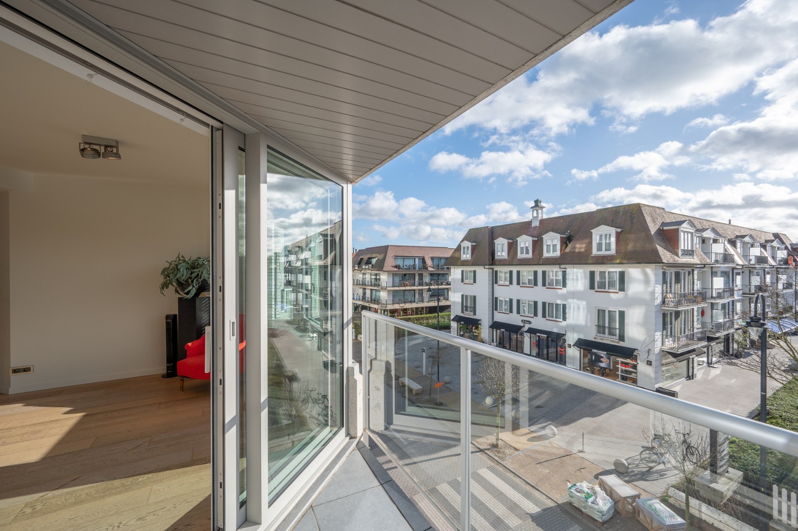 Perfect gelegen drie slaapkamer appartement met zonneterras - foto 2