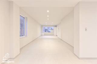 Totally renovated home for rent in a prime location in De Klinge, close to the forest, the E34 and major approach roads. The house is finished...