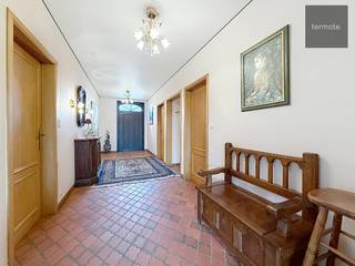 Deze vrijstaande woning is prima gelegen nabij het centrum van Ooigem, evenwel achteraan in een oase van rust door het aangename verzicht op een...