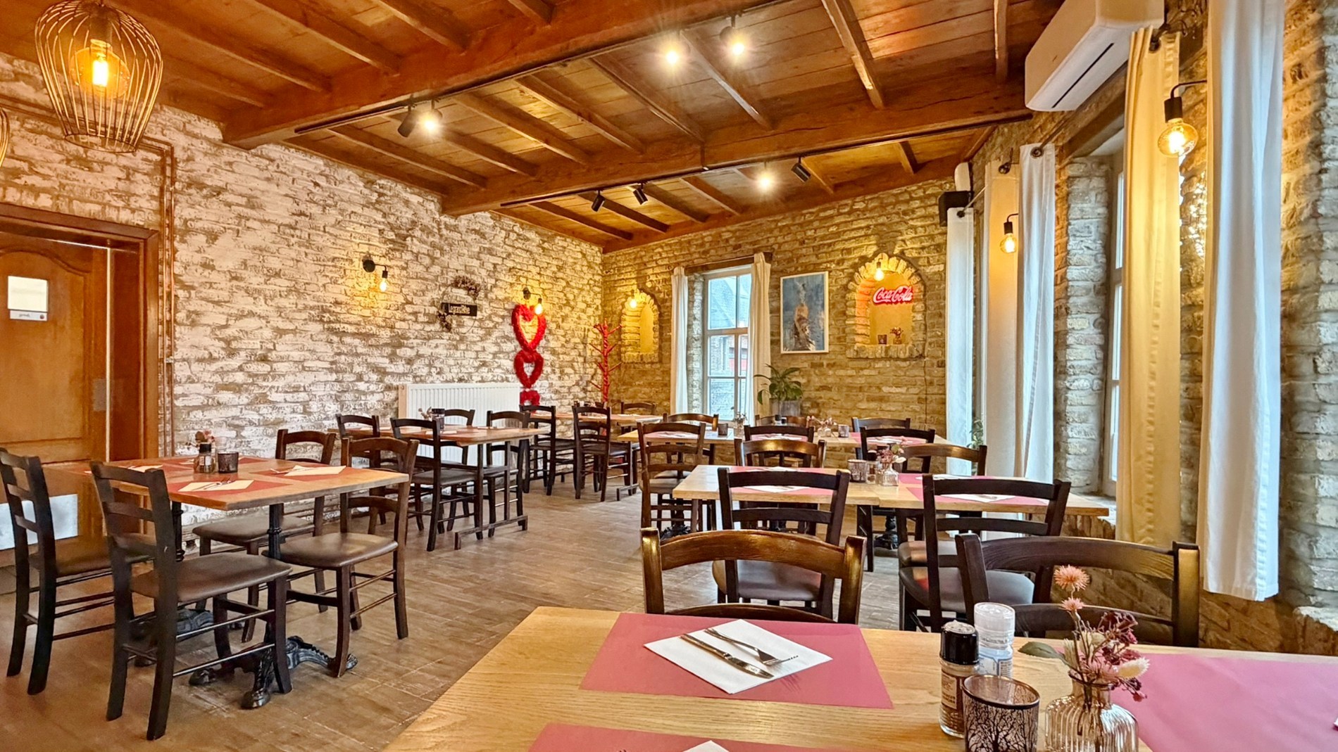 Unieke kans: Instapklaar restaurant met woonst in hartje Watou - foto 3