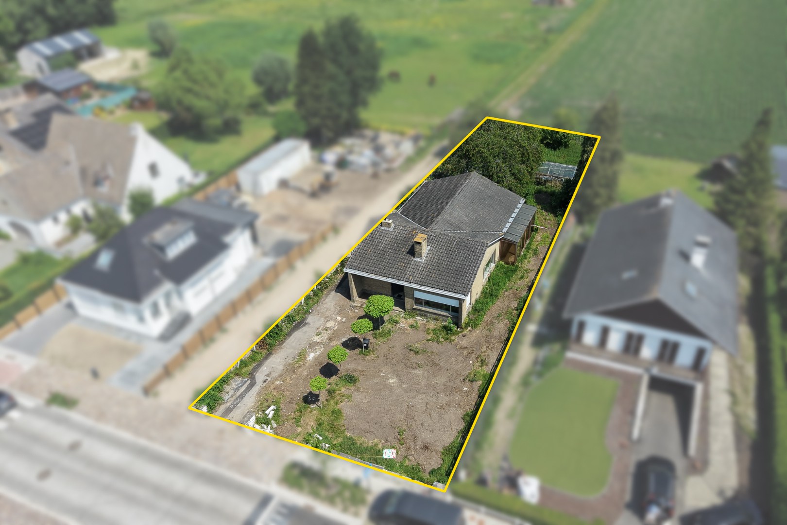 Ruime te renoveren bungalow op 959 m² met landelijk verzicht - foto 1