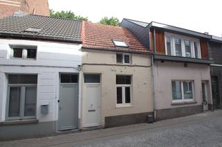 Deze woning geniet van een heel leuke ligging, nl. in het deel van de Vlamingenstraat naar de Tiensestraat toe: heel centraal en toch vrij rustig.Én...