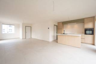 Deze nieuwbouwwoning is gelegen nabij Brugge in een rustige doodlopende straat en op wandelafstand van het prachtige bos Ryckevelde. De woning is...