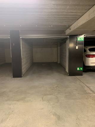 Deze garagebox, deel van de residentie Vrijdagsmarkt is gelegen op de -3 en is te bereiken via de publieke, betalende parking van de...