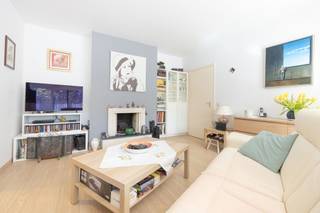 INFOS & VISITES 0475.97.33.44 - ddomb@trevi.be - UCCLE, Rue Danse, near the Town Hall, a lovely one-bedroom flat with approximately 68m² of...