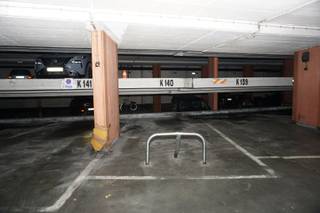 Autostaanplaats in Parking Leopold, gelegen Leopold-I Plein, vlak bij het centrum van Oostende.De autostaanplaats is gelegen op verdieping -1 en is...