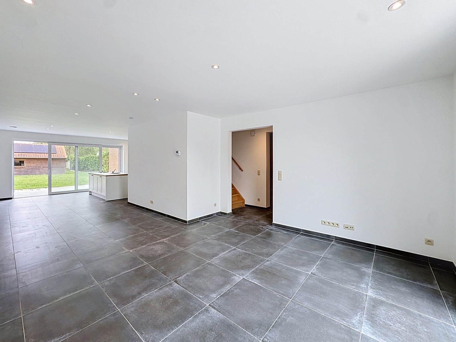 TE HUUR recente halfopen bebouwing met 3 slaapkamers Jabbeke - foto 4