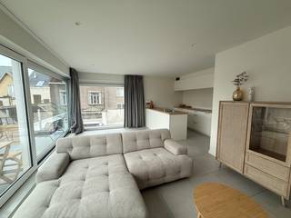 Ontdek dit prachtig en recent appartement, waar hedendaags comfort en een doordachte indeling centraal staan.Bij het binnenkomen wordt u meteen...