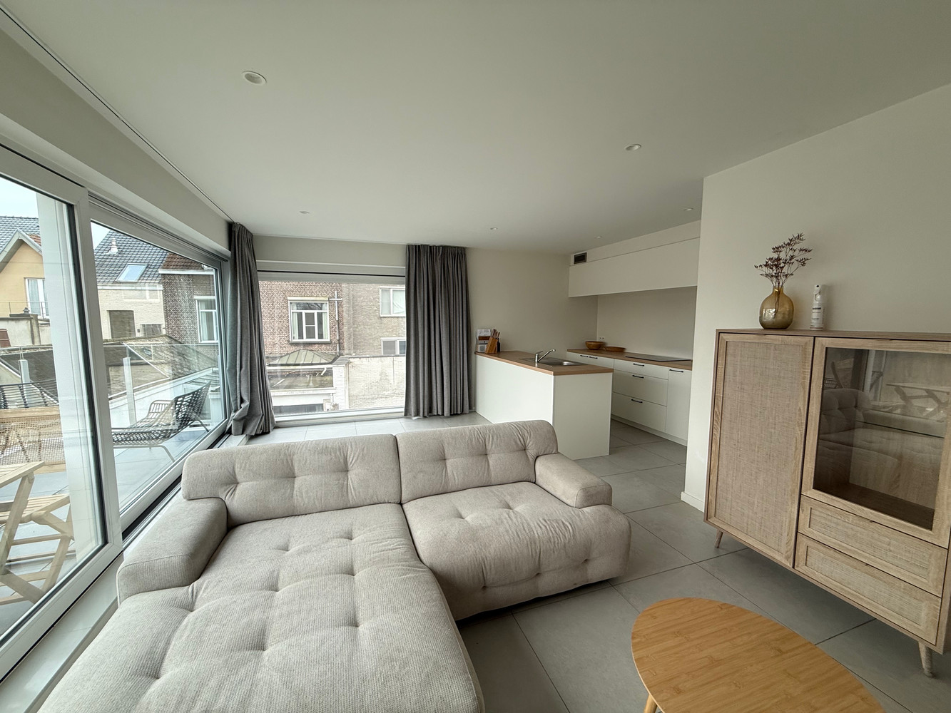 Recent en lichtrijk appartement met ruim terras - photo 2