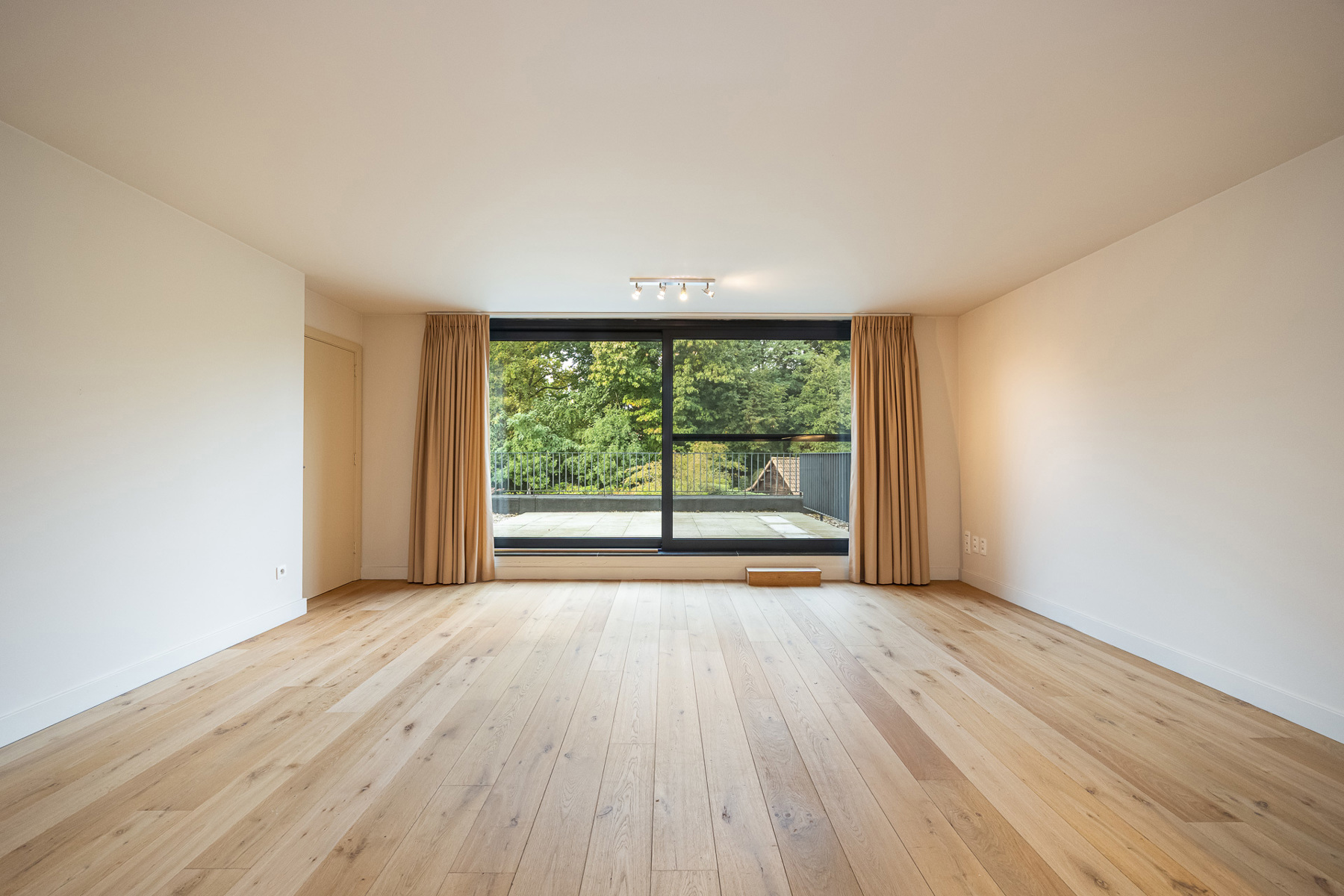 1 SLAAPKAMER APPARTEMENT MET RUIM ZUID WEST TERRAS - foto 2