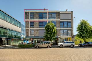 Instapklaar, netjes onderhouden appartement, op de derde verdieping, met o.a. 2 slaapkamers, 1 badkamer en terras op wandelafstand van de Grote...