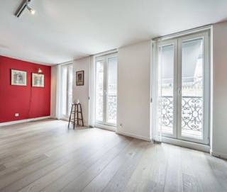 Lichtrijke triplex in het hart van Brussel.Deze geweldig triplex bevindt zich op de bovenste verdieping van een kleine mede-eigendom (4...