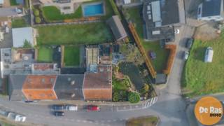 HAALTERT - Ruime woning met bouwgrond en tal van mogelijkhedenIn het hart van Haaltert vindt u deze charmante halfopen bebouwing met aanpalende...