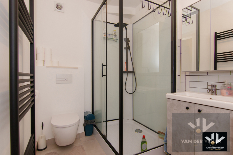 Gerenoveerd appartement met 2 slaapkamers inclusief ruime autostaanplaats in charmante stad Diest - foto 2